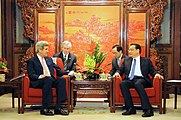 February 2014, Li meets the United States Secretary of State John Kerry.