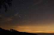Zviježđe Oriona iznad maglovitog Zagreba snimljeno refleksnim digitalnim fotoaparatom. Jedna ekspozicija od 30 sekundi.