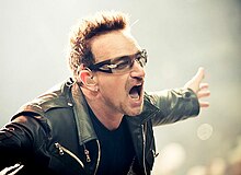 Bono v roce 2011 při světové tour