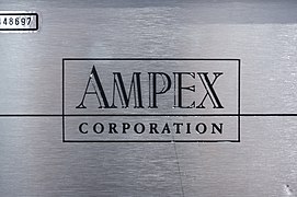 Логотип Ampex на аппаратуре