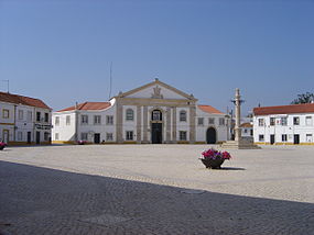 Centro histórico de Manique do Intendente, a Praça dos Imperadores