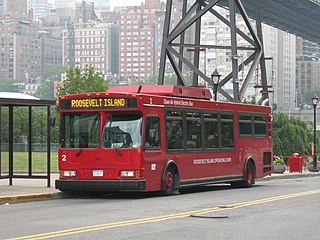 A sziget tömegközlekedését szolgáló Red Bus (Tramway Plaza megálló)