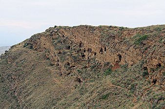 Udabno monastırından yaxınlıqdakı mağaraların görünüşü