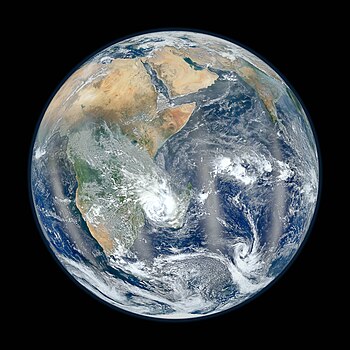 Satelitní snímek Afriky s centrálně zobrazeným Africkým rohem a ze severu přiléhajícím Arabským poloostrovem
