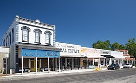 Stores along Holland Street on the courthouse square