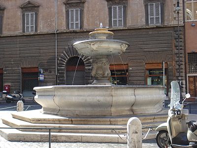 Fontana in Piazza Nicosia.