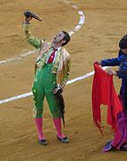Juan Jose Padilla amb la cua del toro com a trofeu