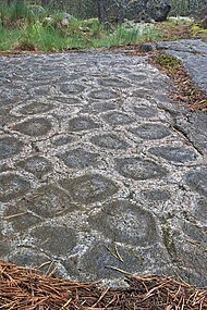 Orbikulární textura magmatické horniny, Nuuksion Pallokivi (Nuuksio, Národní park Nuuksio, Vanha-Espoo, Finsko).