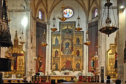 Destruidos los retablos durante la ocupación francesa, que convirtió la iglesia en cuartel (1808-1814), los actuales son resultado de la restauración dirigida por Enrique María Repullés (1879-1882).