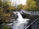 Hängbro vid vattenfall, ner mot Svartdalsparken i Oslo