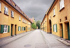 Ursprung des sozialen Wohnungsbaus: Fuggerei Augsburg, Herrengasse, Foto (2017)