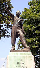 Statue du général Lamarque dans le parc de Morlanne