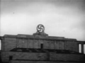 Destrucción de la esvástica nazi nel Campu Zeppelín polos d'Estaos Xuníoss en 1945