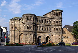 La Porta Nigra , una de las reliquias arquitectónicas más famosas de la época romana en suelo alemán.