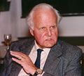 Carl Friedrich von Weizsäcker in 1993 (Foto: Ian Howard) geboren op 28 juni 1912