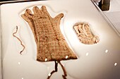 Two of the embroidered gloves found in the antechamber and annexe[81]