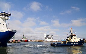 Swedish harbour tug Svitzer Freja in tug-operation (3,600 kW / 453 gross register tons (GRT))
