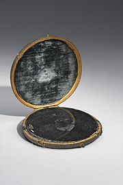 Чорне дзеркало («дзеркало Вермера) пристрій, яким, ймовірно, користувався художник.