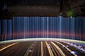 Scie stellari fotografate dalla Stazione Spaziale Internazionale in orbita terrestre bassa con un angolo che rende le scie quasi verticali invece che circolari.