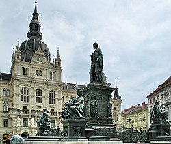 Spomenik nadvojvodi Janezu na trgu pred mestno hišo v Gradcu