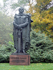 Fotografía de la Estatua de Pułaski en el Museo Kazimierz Pułaski de Warka (Polonia).