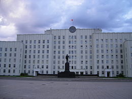 Могильовський обласний виконавчий комітет міститься у величному Будинку Рад
