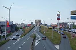 S 150, op de achtergrond staat de Schiethavenbrug open