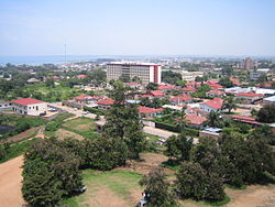 Central Bujumbura, wi Loch Tanganyika in the backgrund
