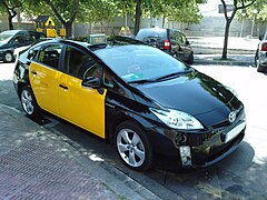 Un Toyota Prius Plug-in, Taxi en Barcelona, España