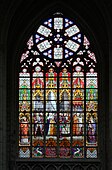 Nef de la cathédrale : un des vitraux de Jean-Baptiste Capronnier (XIXe siècle).