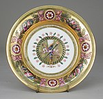 英国政府赠送给美国政府的瓷器盘子，可用于早餐或英式下午茶，现藏于纽约大都会艺术博物馆