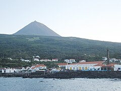 The port and historic centre of the civil parish of São Roque, showing the whaling museum, and former rendering factory along the coast