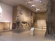 Phòng 10 - Những con bò đực đầu người có cánh từ Khorsabad, những mảnh ghép đồng hành ở Musée du Louvre, Iraq, 710–705 trước Công nguyên