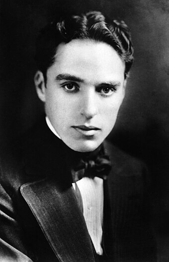 Anglický komik, režisér a scenárista Charlie Chaplin v mládí