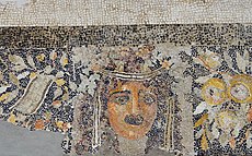 Mosaik topeng teater Yunani Kuno