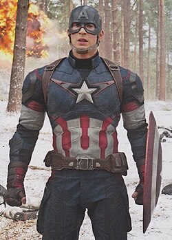 קפטן אמריקה בגילומו של כריס אוונס, כפי שהופיע בסרט היקום הקולנועי של מארוול "הנוקמים: עידן אולטרון".