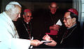 Mgr. Andreas Henrisusanta dengan Paus Yohanes Paulus II pada 3 Juni 1996 dalam rangka Ad Limina
