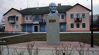 Пам'ятник В. Леніну (демонтований 14 лютого 2015)